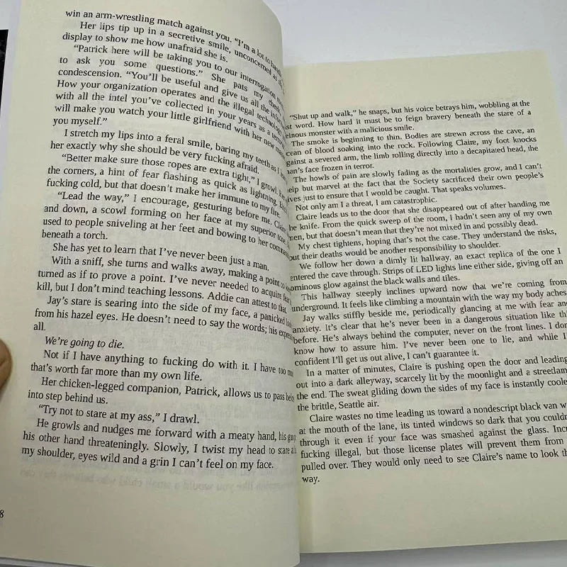 2 Books/Set Haunting Adeline Cat and Mouse Duet By H. D. Carlton Paperback in English