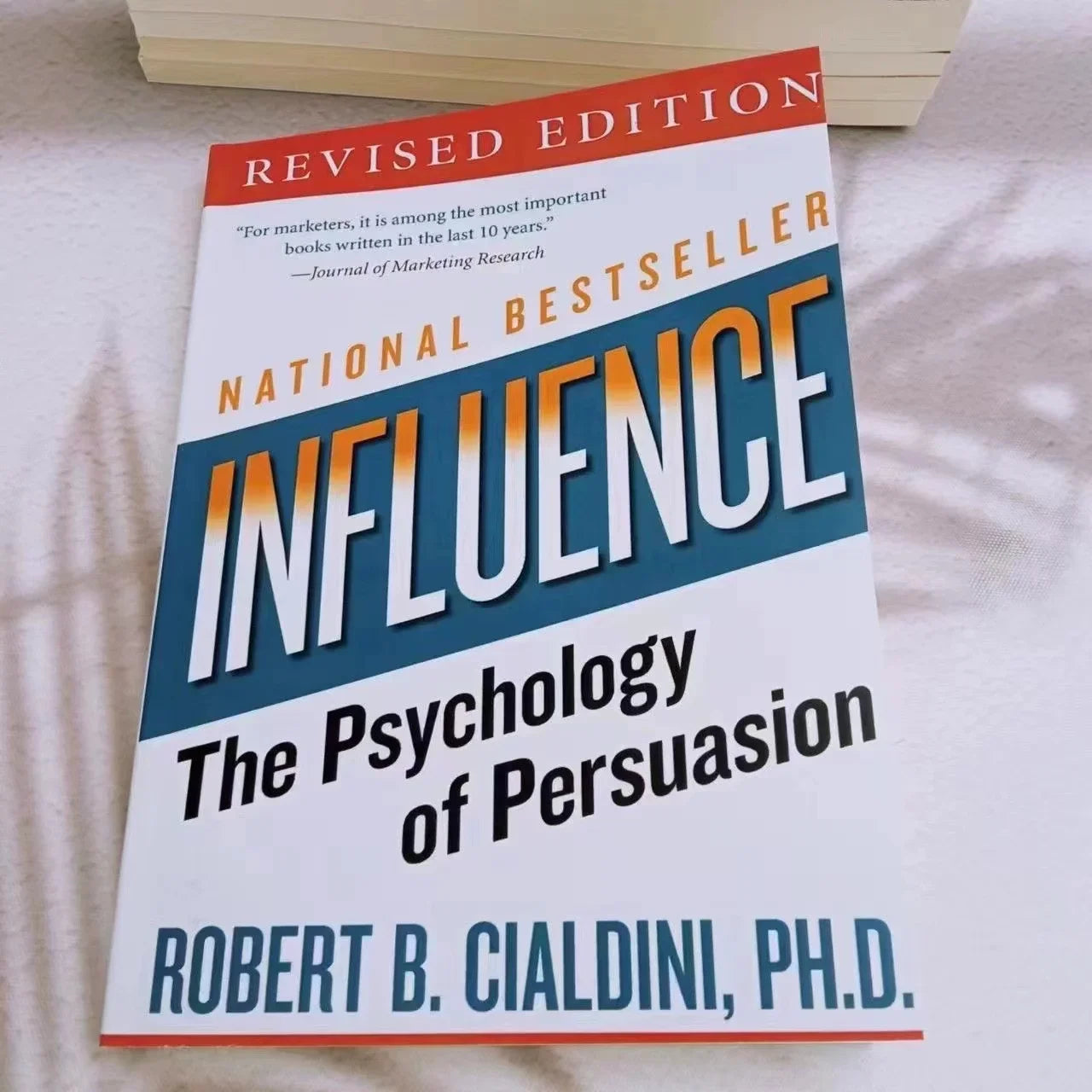 Influence:the Psychology of Persuasiom Paperback Book English