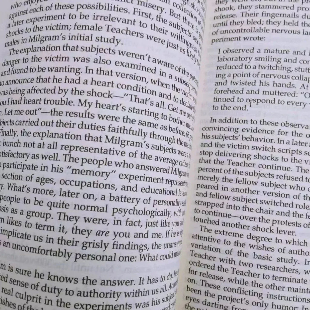 Influence:the Psychology of Persuasiom Paperback Book English