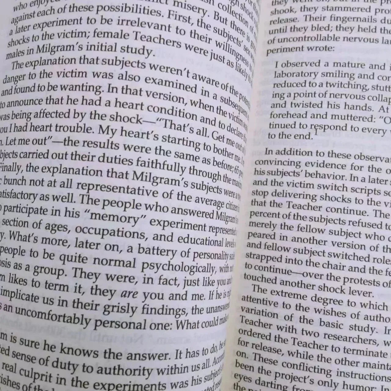 Influence:the Psychology of Persuasiom Paperback Book English