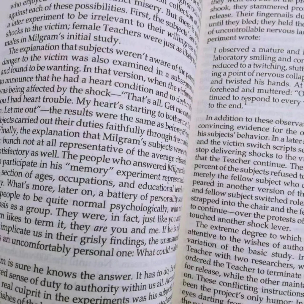 Influence:the Psychology of Persuasiom Paperback Book English