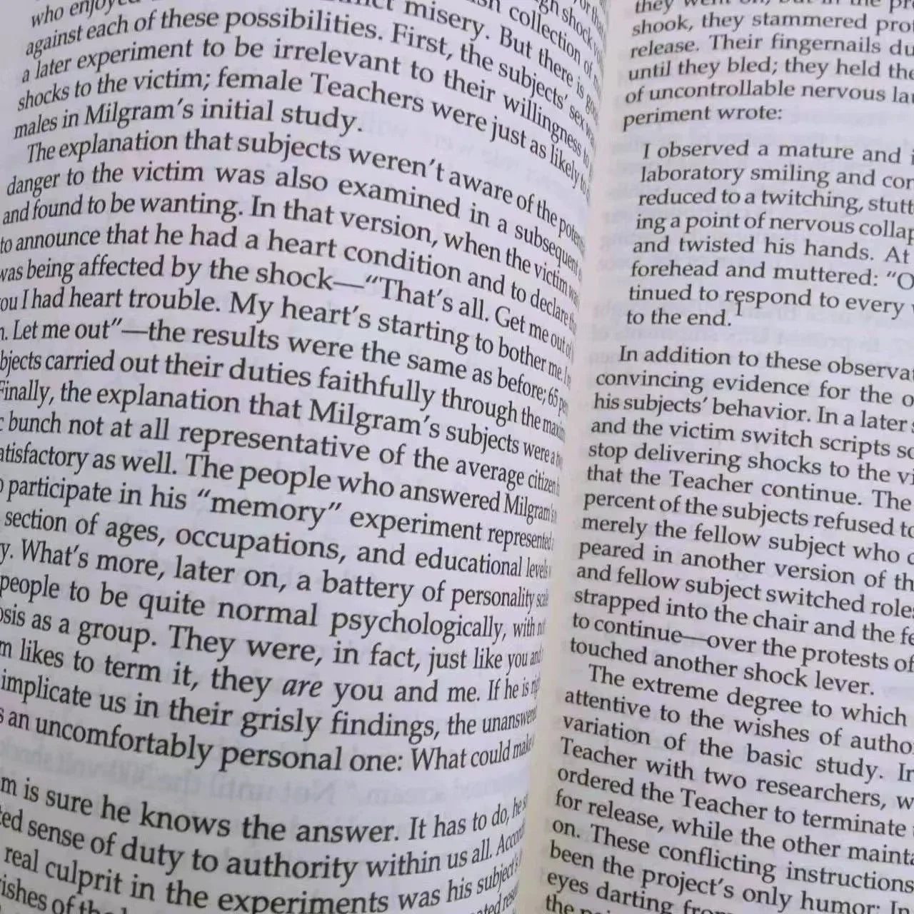 Influence:the Psychology of Persuasiom Paperback Book English